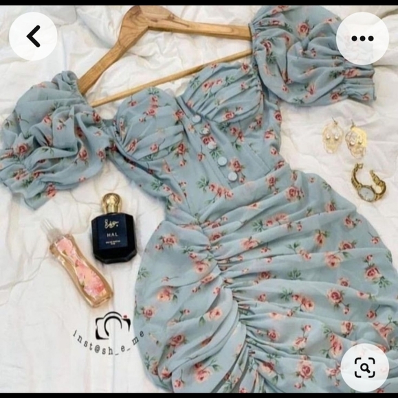 Dresses & Skirts - Body con midi dress, modest floral, puff sleeve